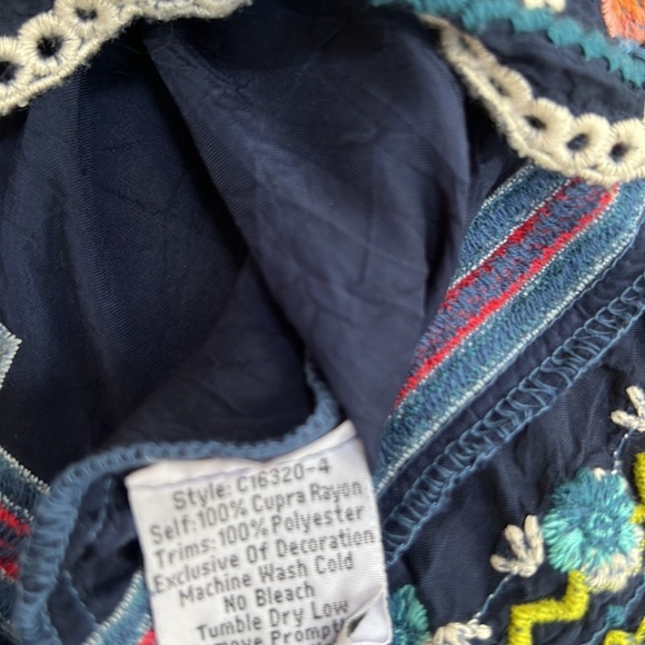 Johnny Was size M blue sky embroidered scalloped top - Picture 10 of 12